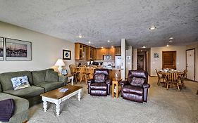 Lincoln Beach Condo With Balcony And Ocean Views!