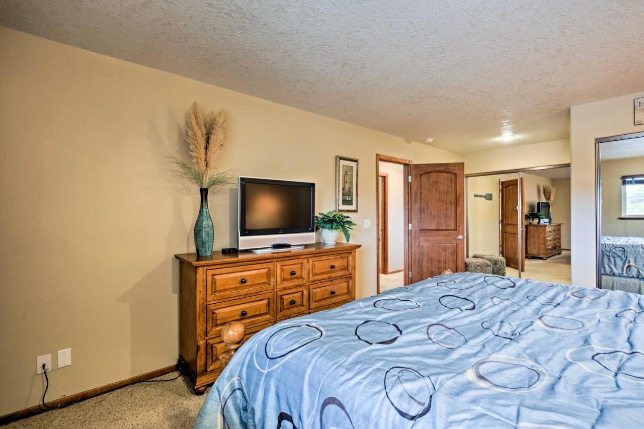 Lincoln Beach Condo With Balcony And Ocean Views! Exterior photo
