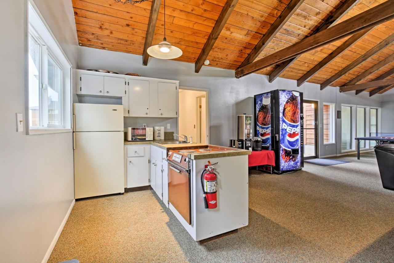 Lincoln Beach Condo With Balcony And Ocean Views! Exterior photo